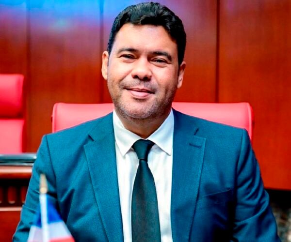 Senador Rafael Barón Duluc llama a la prudencia en debate sobre posible modificación del Código Penal