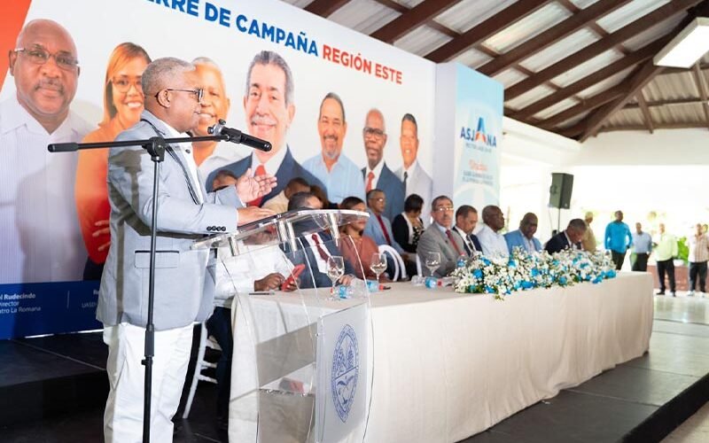 Maestro Johnny Santana presenta propuesta de gestión para el Centro UASD Higüey