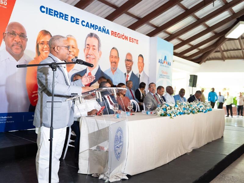 Maestro Johnny Santana presenta propuesta de gestión para el Centro UASD Higüey