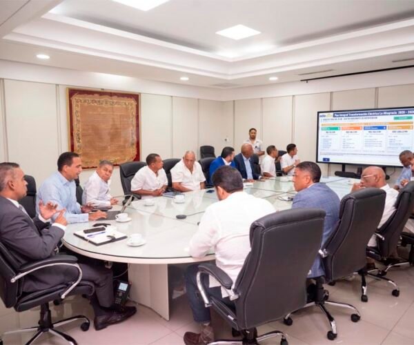 El senador Rafael Barón Duluc reúne a representantes de distintos sectores de la provincia y lleva ante las autoridades nacionales las demandas de los altagracianos