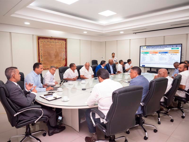 El senador Rafael Barón Duluc reúne a representantes de distintos sectores de la provincia y lleva ante las autoridades nacionales las demandas de los altagracianos